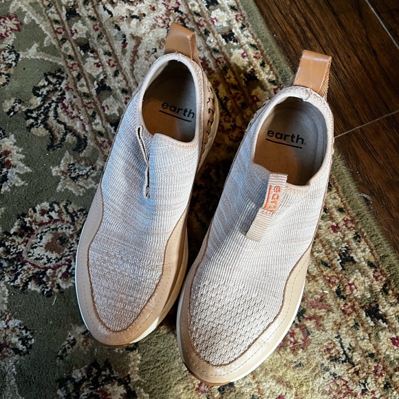 Blush pink earth Brand Shoes - Picture 2 of 7